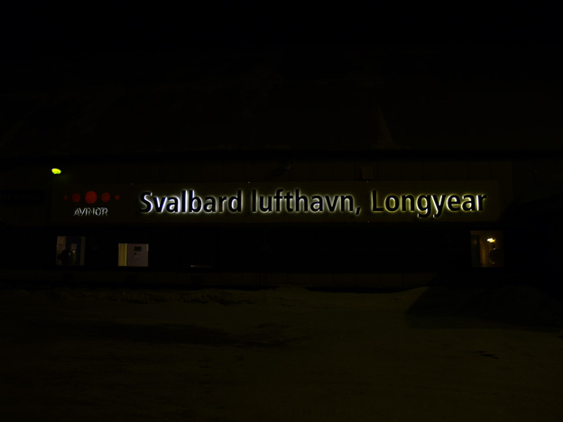 airport_longyear.jpg