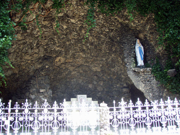 lourdes1.jpg